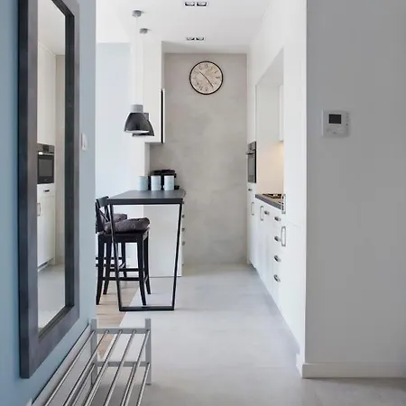 Free Guarded Parking, New Cosy Apartment, Air Condition Apartment Krakow